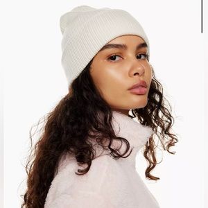 Aritzia Sunday Best Snowflake Beanie